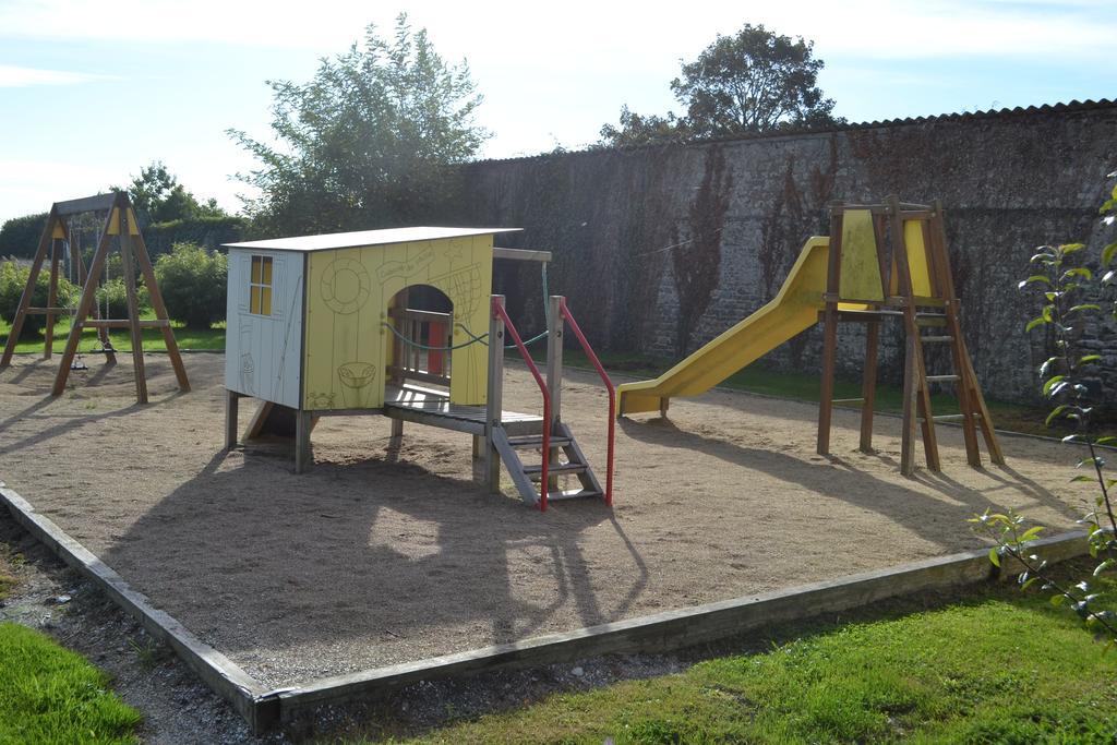 فندق Domaine De L'Aumone Cherrueix المظهر الخارجي الصورة